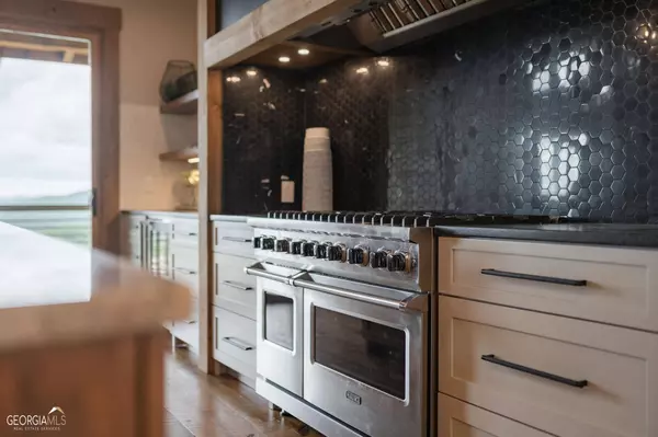 226 Round Top RD, Mineral Bluff, GA 30559