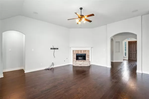 2812 Pino, Grand Prairie, TX 75054