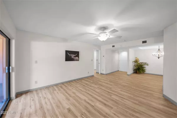 12212 N PARADISE VILLAGE Parkway S #211, Phoenix, AZ 85032