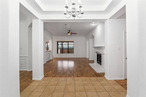 5840 Somerton Drive, Grand Prairie, TX 75052