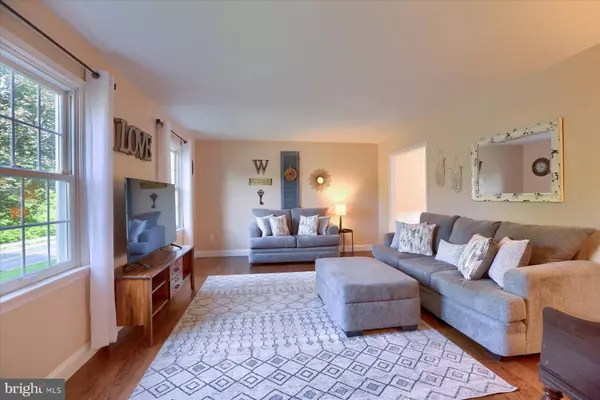 3813 BELLOWS DR, Camp Hill, PA 17011