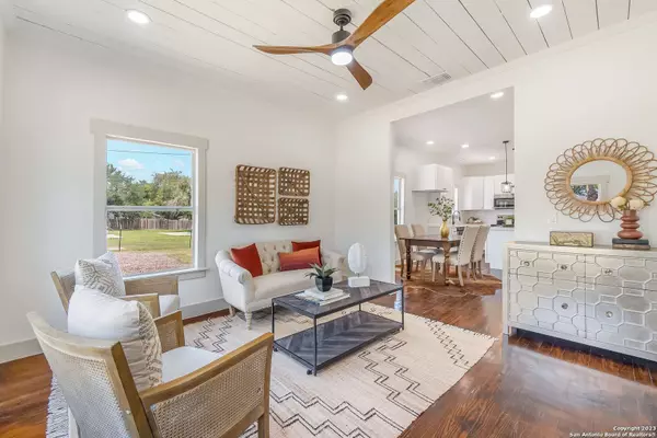 1806 C st, Floresville, TX 78114