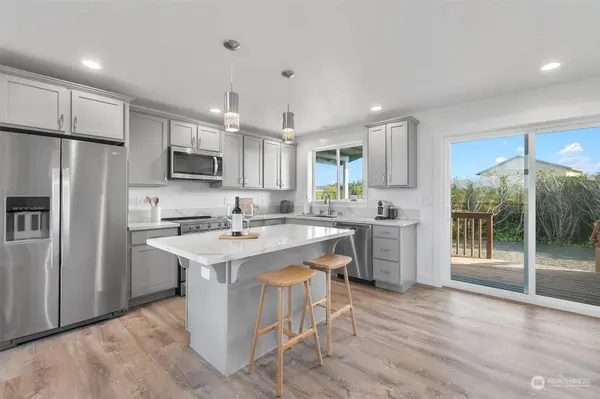 1201 E Ocean Shores Blvd, Ocean Shores, WA 98569