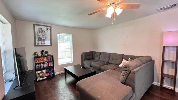 409 Waynell Street, White Settlement, TX 76108