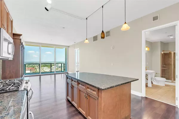 150 E ROBINSON ST #29B-8, Orlando, FL 32801