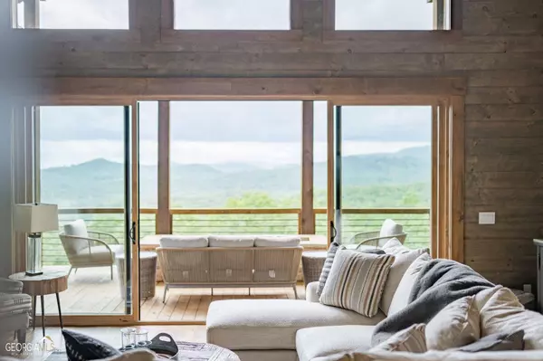 226 Round Top RD, Mineral Bluff, GA 30559