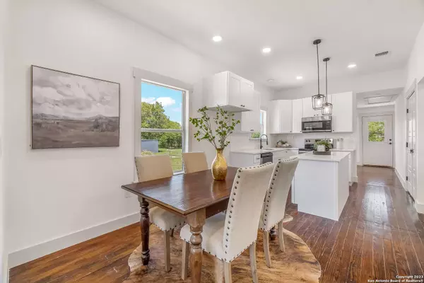 1806 C st, Floresville, TX 78114