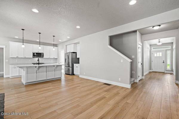 433 E DOLOMITE DR, Hayden, ID 83835