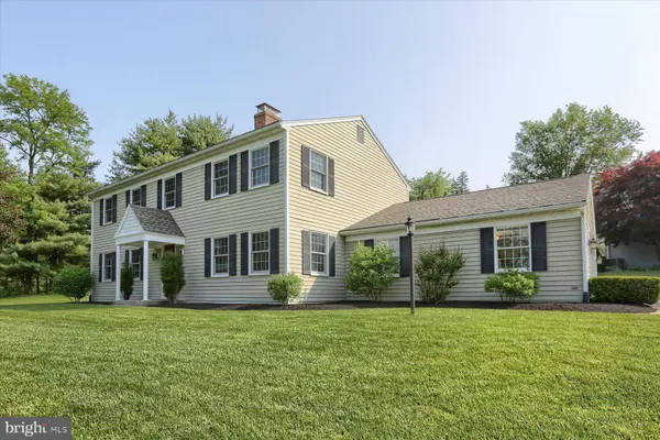 3813 BELLOWS DR, Camp Hill, PA 17011