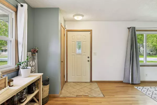 8706 Thomas AVE S, Bloomington, MN 55431