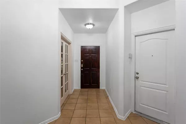 5840 Somerton Drive, Grand Prairie, TX 75052