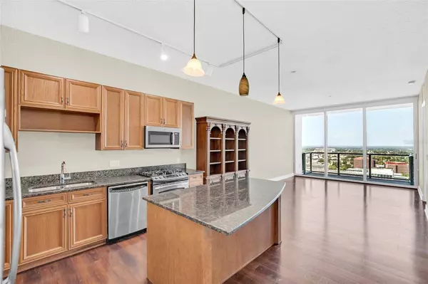 150 E ROBINSON ST #29B-8, Orlando, FL 32801