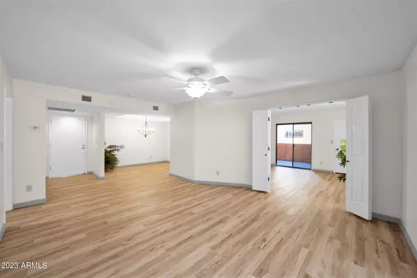 12212 N PARADISE VILLAGE Parkway S #211, Phoenix, AZ 85032