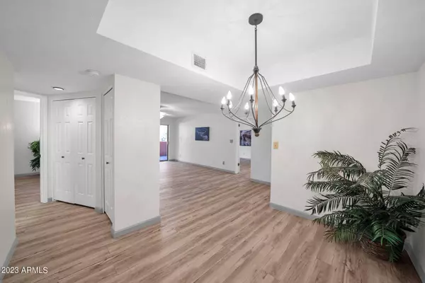 12212 N PARADISE VILLAGE Parkway S #211, Phoenix, AZ 85032