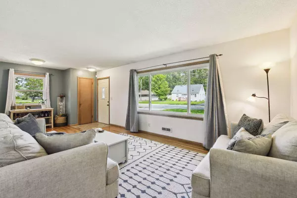 8706 Thomas AVE S, Bloomington, MN 55431