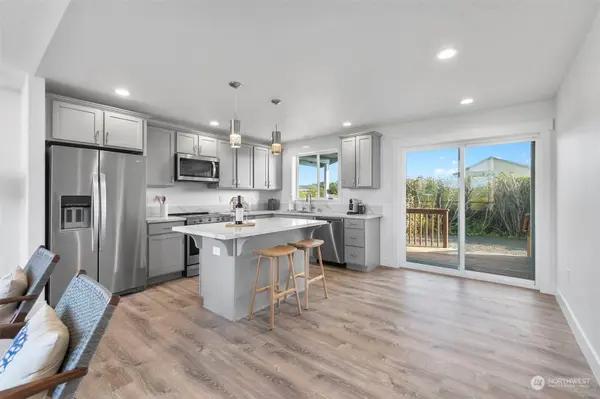 1201 E Ocean Shores Blvd, Ocean Shores, WA 98569