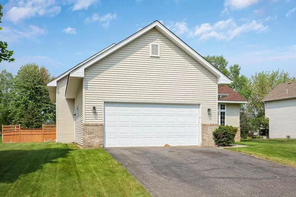 1556 Windsor DR S, Shakopee, MN 55379