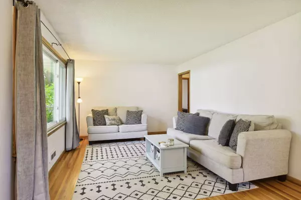 8706 Thomas AVE S, Bloomington, MN 55431