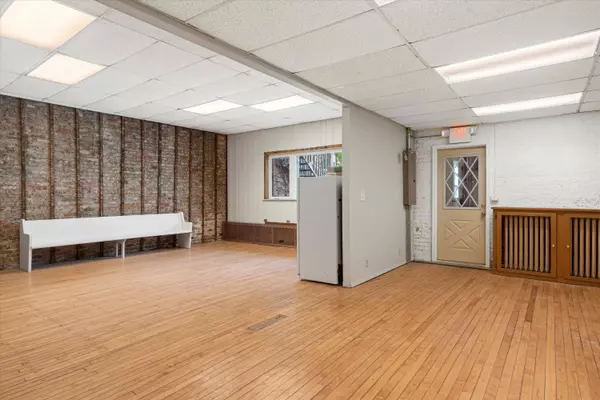 914 Milwaukee Ave, South Milwaukee, WI 53172