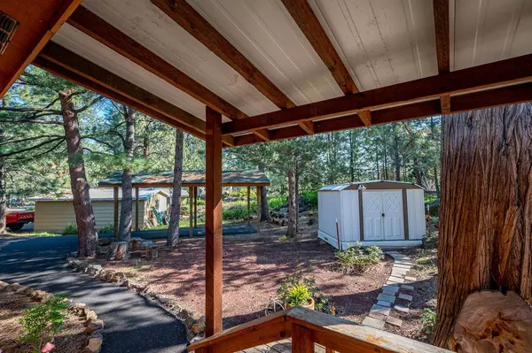 60892 Ridge Dr, Bend, OR 97702