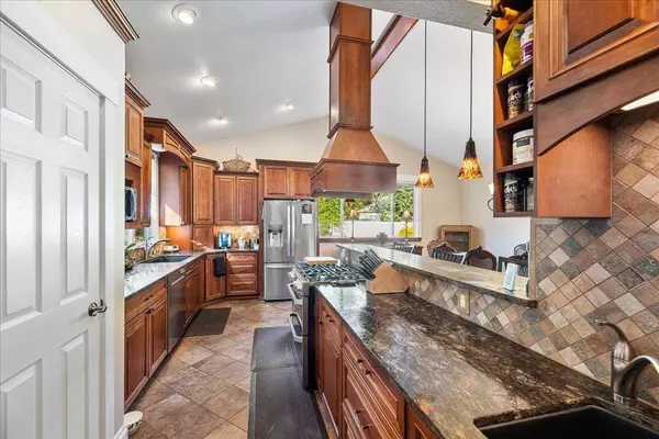 2610 E View Ln, Colbert, WA 99005