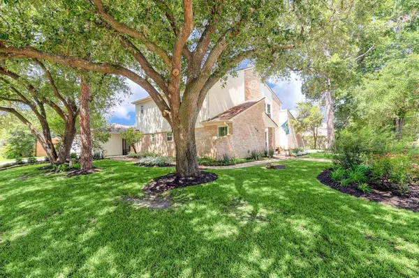 1418 W Brooklake DR N, Houston, TX 77077