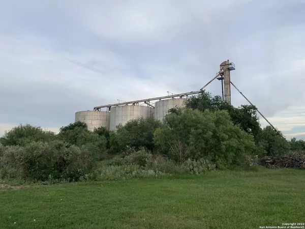 3333 Main St, Uvalde, TX 78801