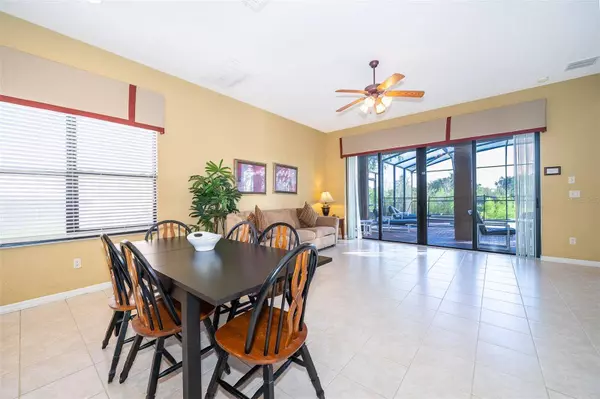 420 LAKE DAVENPORT CIR, Davenport, FL 33837