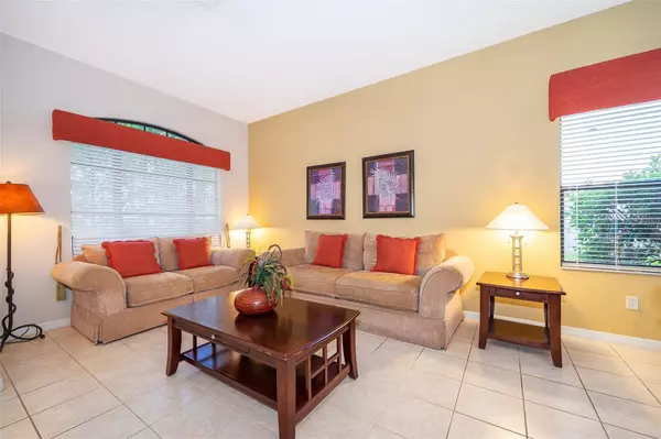 420 LAKE DAVENPORT CIR, Davenport, FL 33837