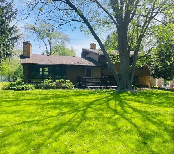 2742 E Bonnie Brook Lane, Waukegan, IL 60087