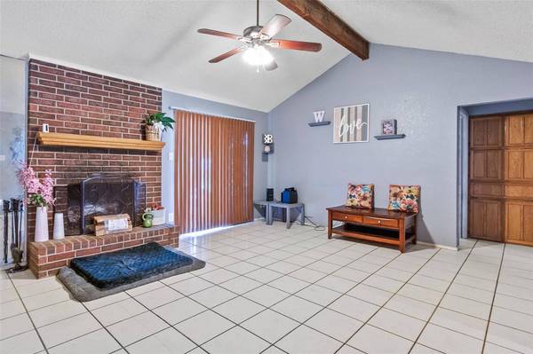 6406 Knottingham Drive, Arlington, TX 76001