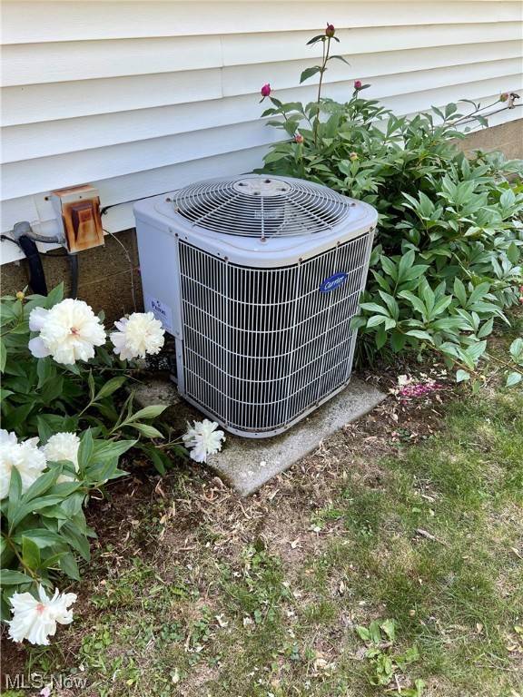 241 Lovers LN, Steubenville, OH 43953