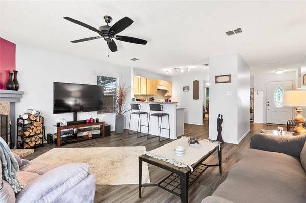 906 Salida Drive, Arlington, TX 76001