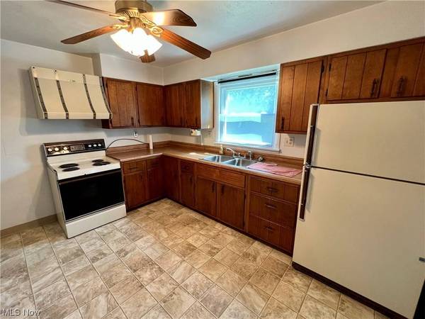 241 Lovers LN, Steubenville, OH 43953