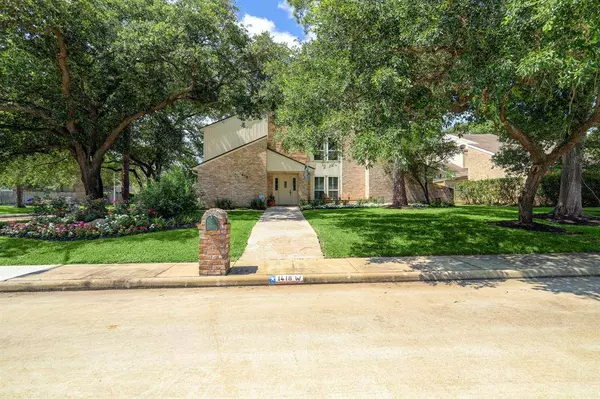 1418 W Brooklake DR N, Houston, TX 77077