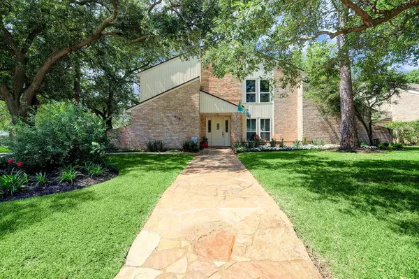 1418 W Brooklake DR N, Houston, TX 77077