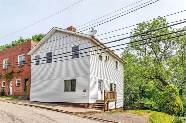 1002 East St, Tarentum, PA 15084