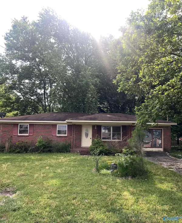 2305 Clearview Place, Decatur, AL 35601