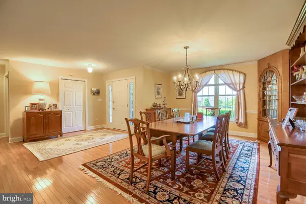 3945 BLOSSOM VALLEY DR, York, PA 17402