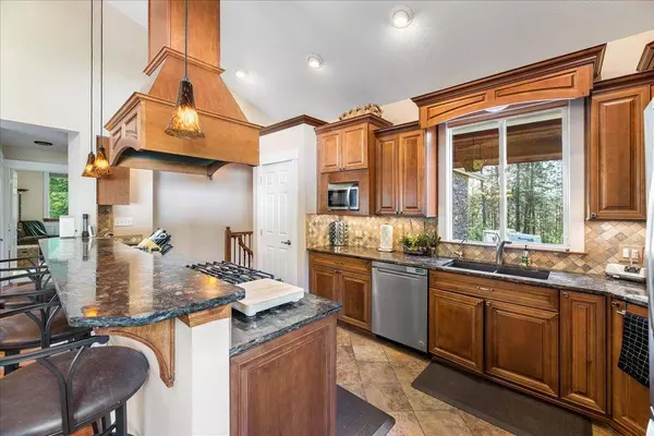 2610 E View Ln, Colbert, WA 99005