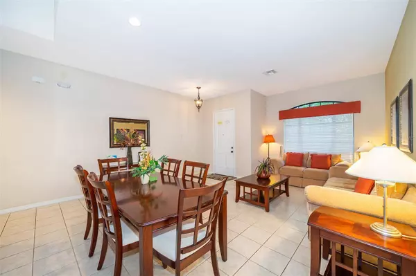 420 LAKE DAVENPORT CIR, Davenport, FL 33837