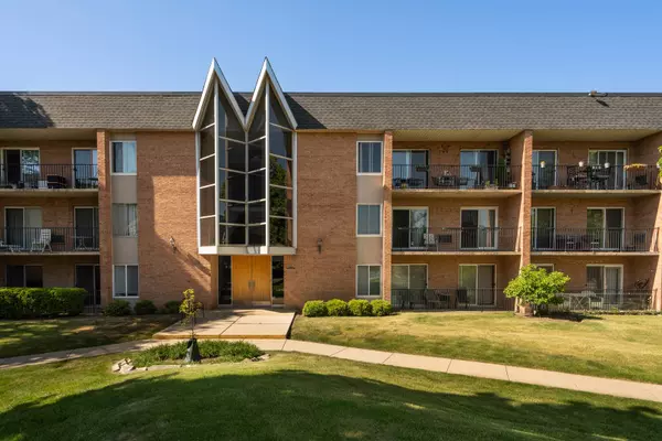 1104 N Mill Street #2-204, Naperville, IL 60563