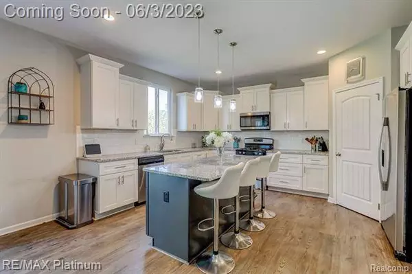 13052 MONINGTON Court, Fenton, MI 48430