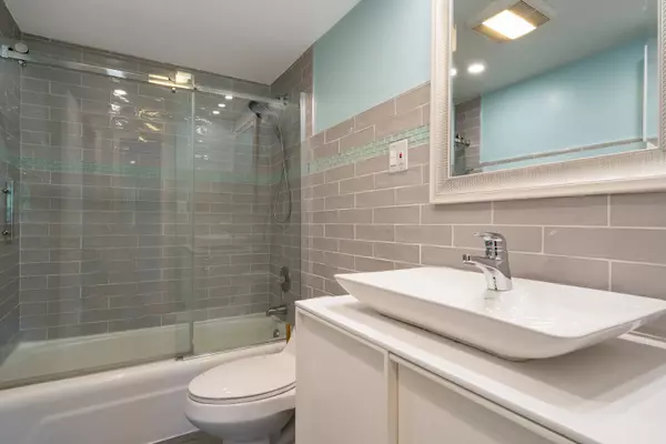 1104 N Mill Street #2-204, Naperville, IL 60563