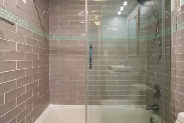 1104 N Mill Street #2-204, Naperville, IL 60563