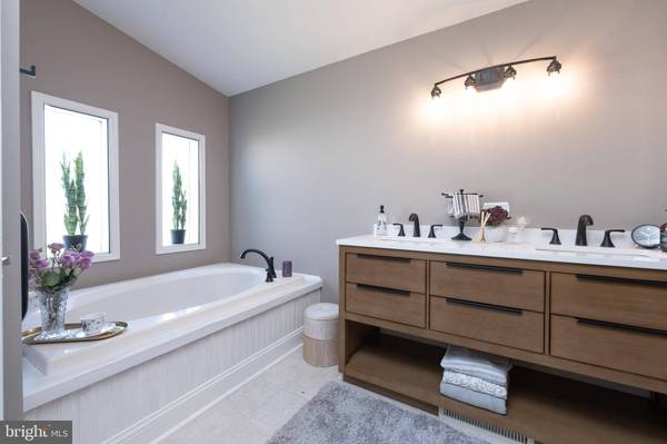 261 COUNTRYSIDE CIR, New Hope, PA 18938