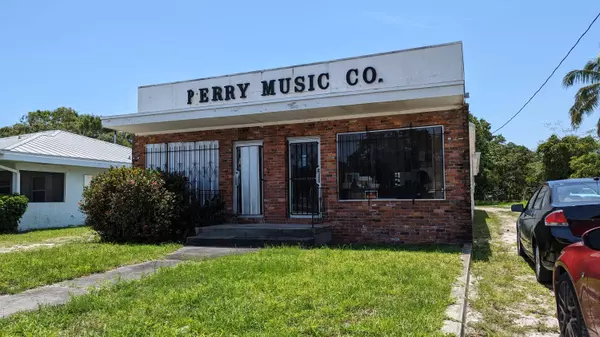 2303 Orange AVE, Fort Pierce, FL 34950