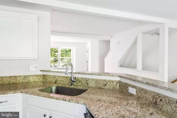 6944 VILLAGE STREAM PL, Gainesville, VA 20155