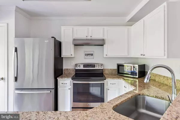 6944 VILLAGE STREAM PL, Gainesville, VA 20155