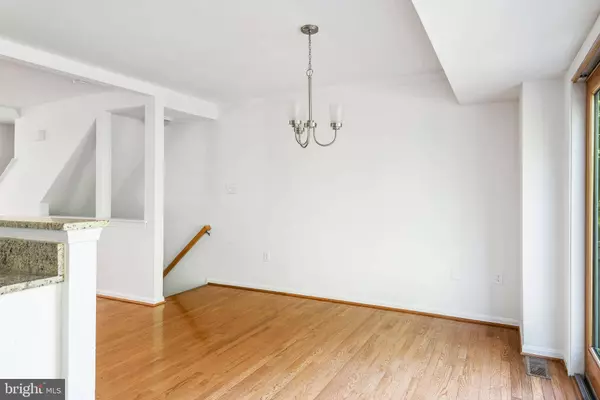 6944 VILLAGE STREAM PL, Gainesville, VA 20155